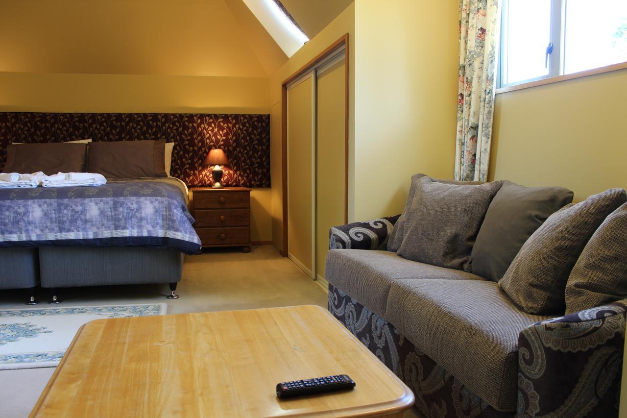 Shamrock Garden B&B Airport Крайстчърч Екстериор снимка