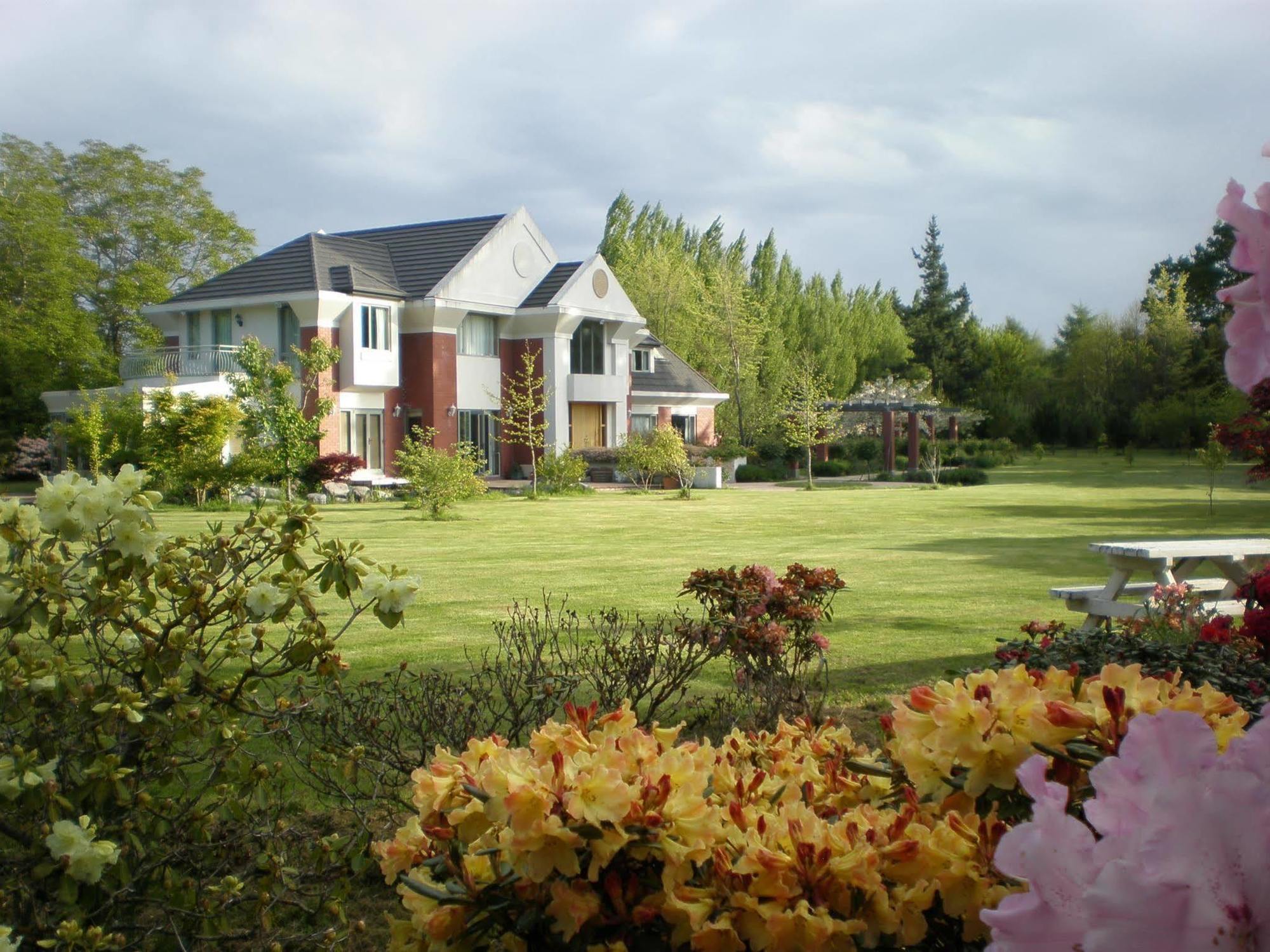 Shamrock Garden B&B Airport Крайстчърч Екстериор снимка