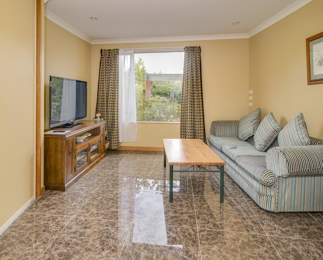Shamrock Garden B&B Airport Крайстчърч Екстериор снимка